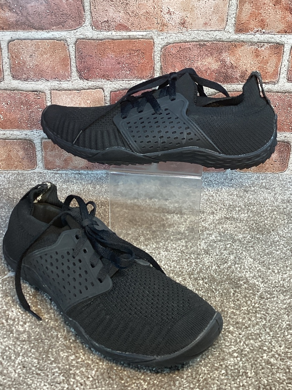 Whitin Barefoot Minimalist womens black traingbsneakers size 40 eu size 9 us